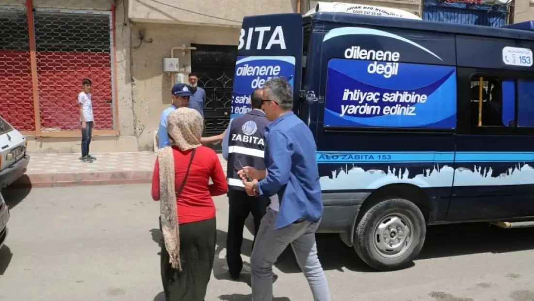 Her Işıkta Bir Dilenci: Yardım mı Ediyoruz, Sistemi mi Besliyoruz?