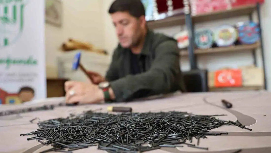 Hobisini sanata dönüştürdü, 500'ü aşkın eseriyle Türkiye'nin sayılı filografi ustalarından biri oldu