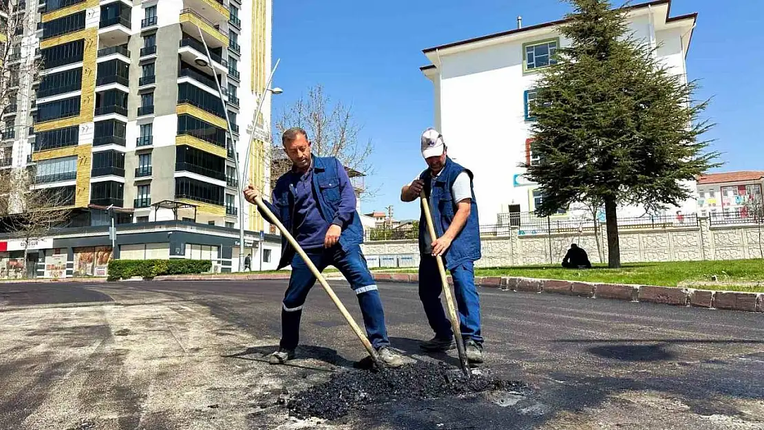 Elazığ'da asfaltlama çalışmaları sürüyor