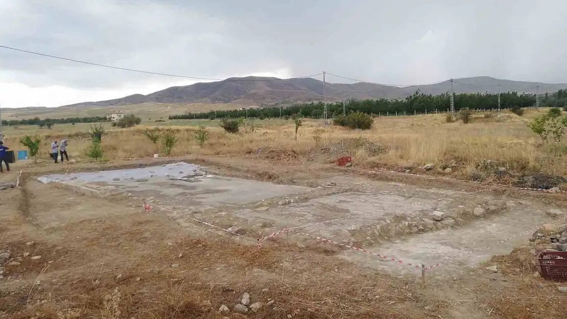 Eti Bakır,  Elazığ'daki Salkaya kazılarına destek oldu