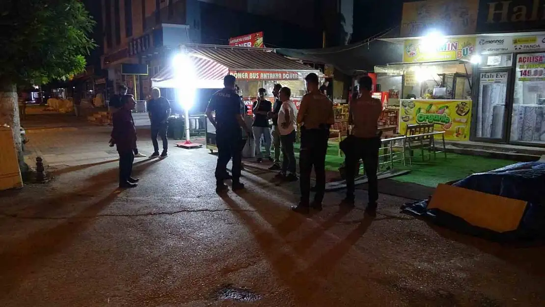 Malatya'da dönercide bıçaklı kavga: 2 yaralı
