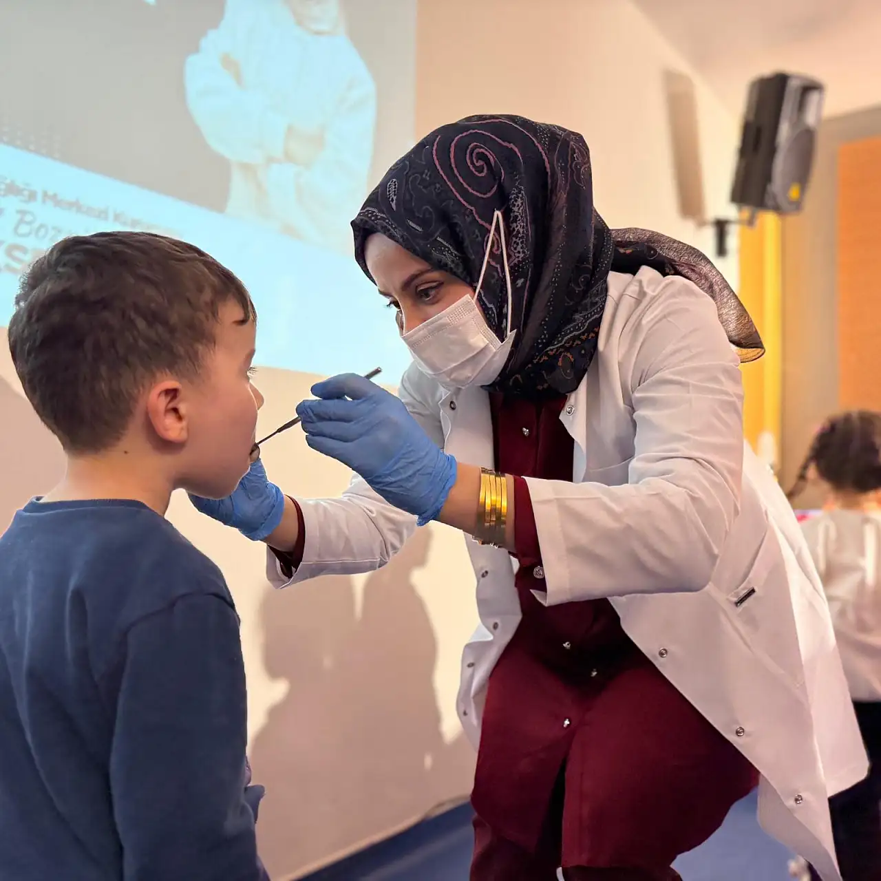 Diş Hekimi Demet Bozyiğit Yüksel'den Öğrencilere Diş Sağlığı Eğitimi