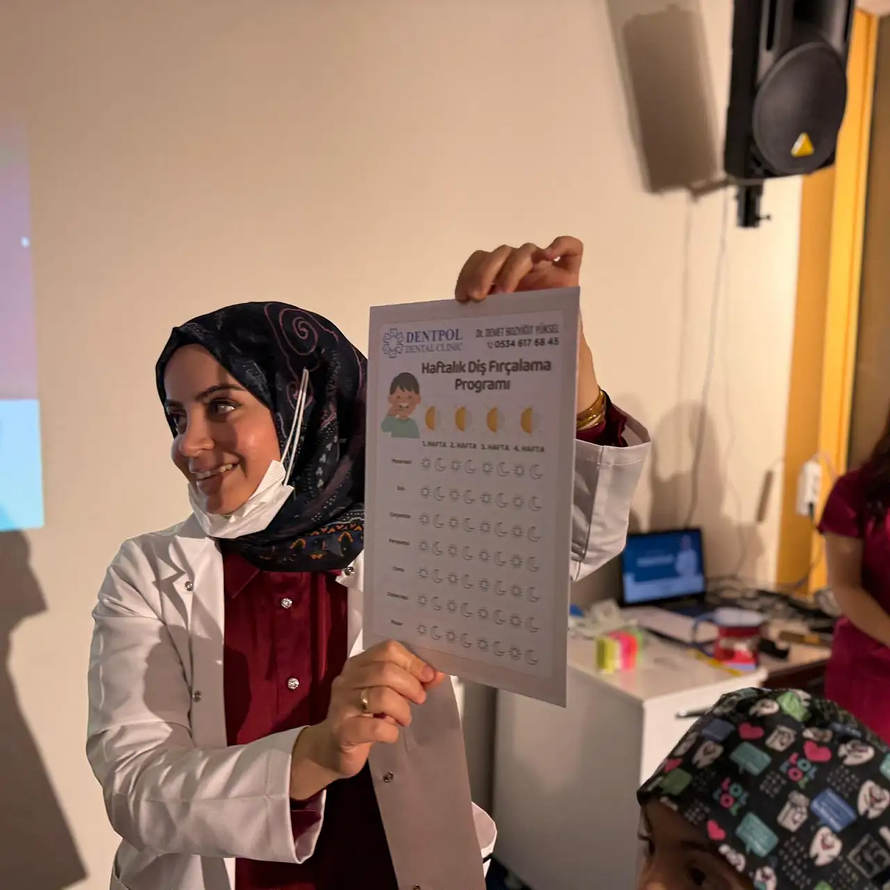 Diş Hekimi Demet Bozyiğit Yüksel'den Öğrencilere Diş Sağlığı Eğitimi