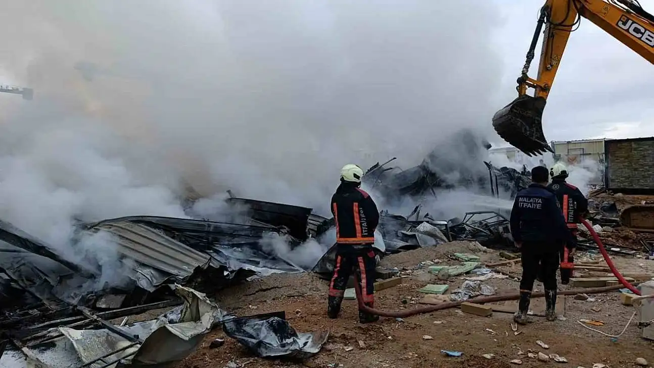 Malatya'da inşaat işçilerinin kaldığı şantiyede yangın