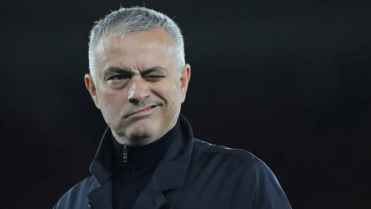 Real Madrid, Mourinho ile 3 yıllık sözleşme imzaladı.