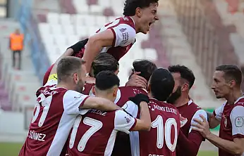 Sahada Diriliş, Tribünde İnanç