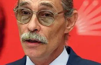 Yeni Parti'nin kurulmasının ardından Etimesgut Belediye Başkanı Erdal Beşikçioğlu'nun tutumu merak konusuydu..