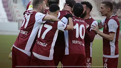 Sahada Diriliş, Tribünde İnanç