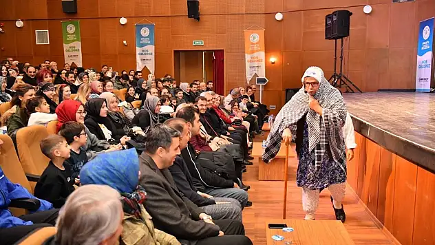 'Havlucu Memed Anlatıyor' tiyatro gösterisi yoğun ilgi gördü