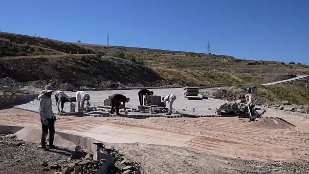 Elazığ Belediyesi Asri Mezarlık'ta Çalışmalarını Aralıksız Sürdürüyor..