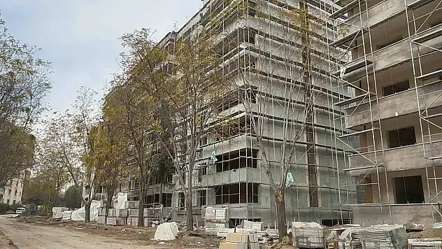 Elazığ'da inşaattan düşen işçi ağır yaralandı