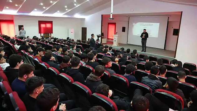 Elazığ'daki liselerde Fırat Üniversitesi tanıtıldı