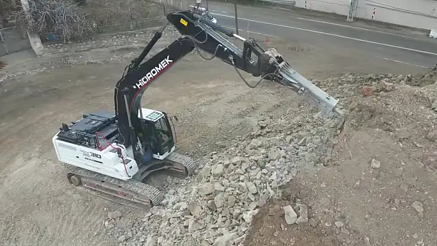 Keban Belediyesi'nden Değirmenbaşı Mahallesi'nde hafriyat çalışması