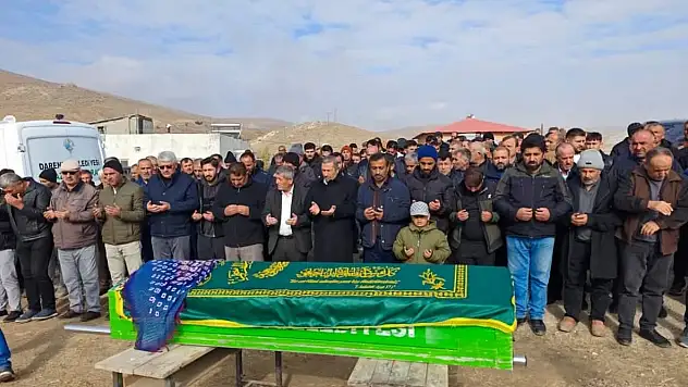 Malatya'da kayıp olarak aranırken ölü bulunan kadın defnedildi