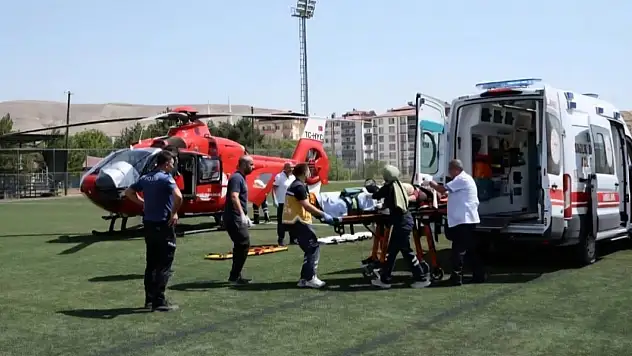 Traktörden düşen şahıs ambulans helikopterle hastaneye sevk edildi