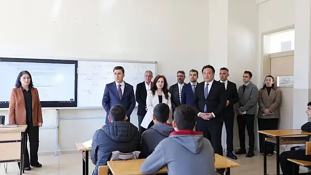 Vali Aygöl, öğrencilerle bir araya geldi