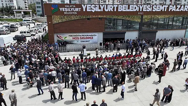 Yeşilyurt Belediyesi'nden çiftçilere büyük destek: 250 bin sebze fidesi dağıtıldı