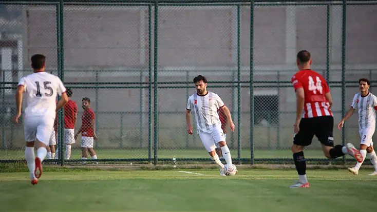 Elazığspor, Hazırlık Maçında Ayvalık Gücü Belediye Spor'u 2-1 Mağlup Etti