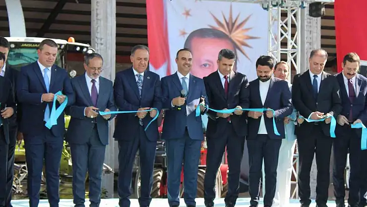 Bakan Kacır: '23 yıla asırlık başarılar sığdırarak, büyük ve güçlü Türkiye'yi inşa ettik'