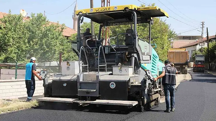 Battalgazi'de yıllardır sorun olan yol, asfaltla çözüldü