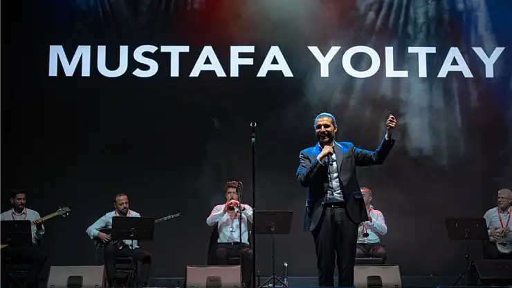 Bingöl'de 'Bir Anadolu Şenliği' türkülerle devam etti