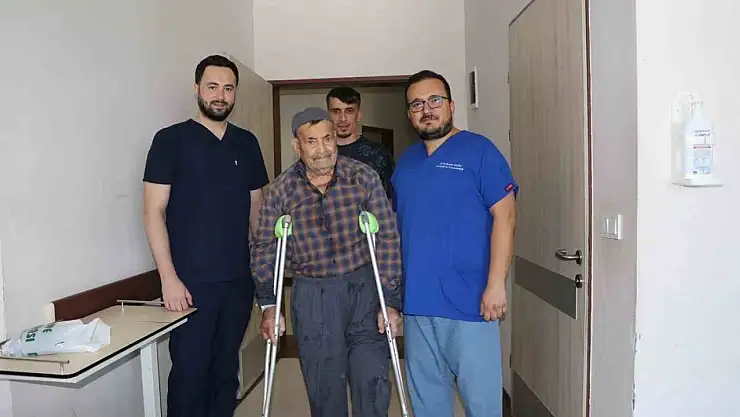 Bingöl'de iki aşamalı diz protezi revizyon ameliyatı gerçekleştirildi