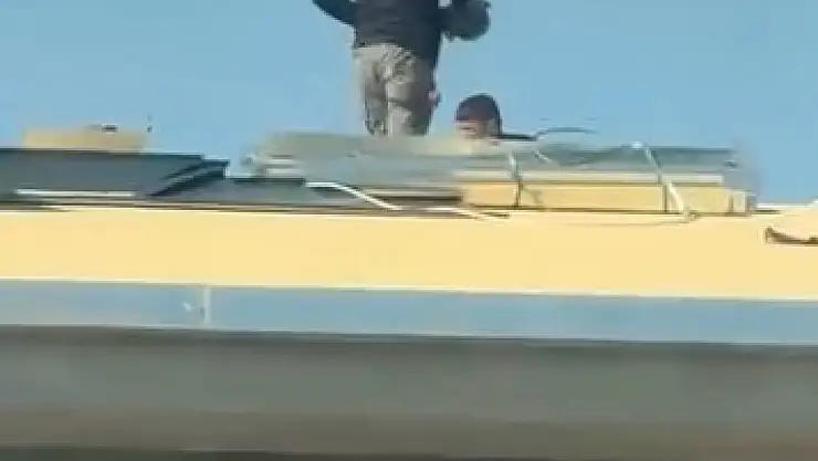 Canlarını hiçe sayarak çatıda önlem almadan çalıştılar