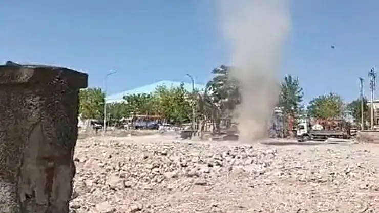 Çıkan hortumu gören çocuğun tepkisi gülümsetti