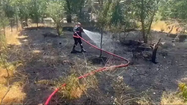 Elazığ'da bahçe yangını