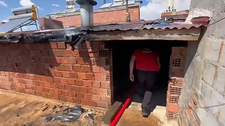 Elazığ'da çatı yangını korkuttu