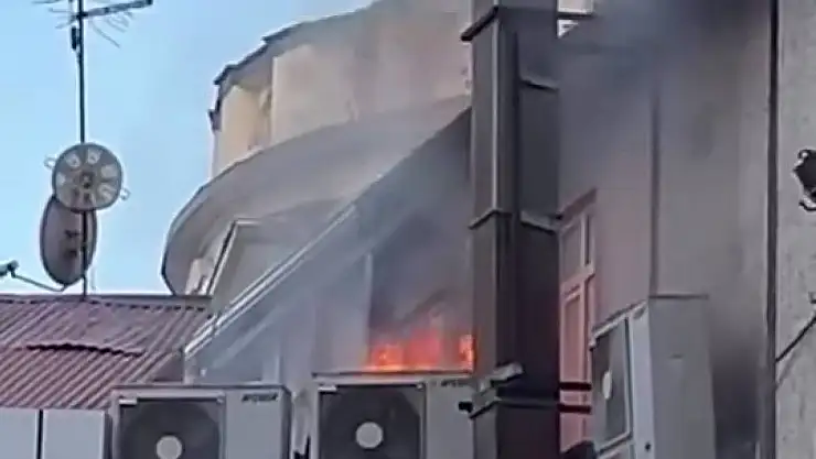 Elazığ'da çatı yangını