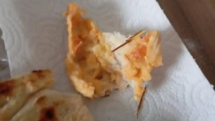 Elazığ'da ekmeğin içerisinden odun parçaları çıktı