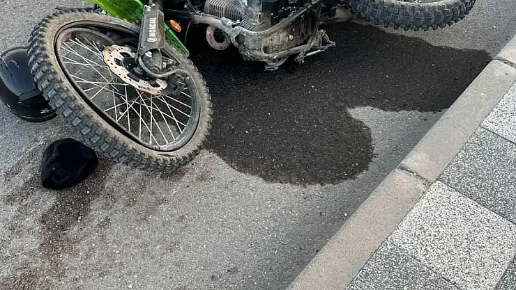Elazığ'da hafif ticari araç ile motosiklet çarpıştı: 1 yaralı