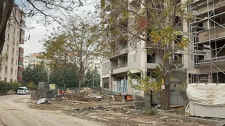 Elazığ'da inşaattan düşen işçi, hayatını kaybetti