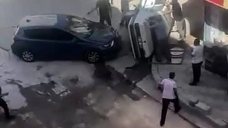 Elazığ'da kaza yapan otomobil yan yattı: 1 yaralı