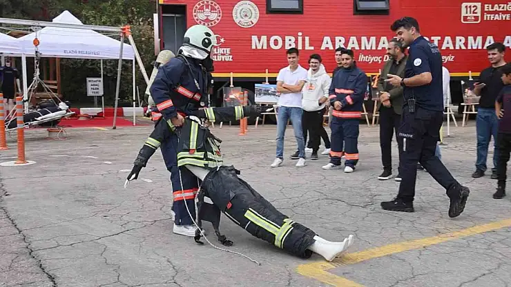 Elazığ'da öğrenciler, itfaiye eğitimlerinde ter döktü