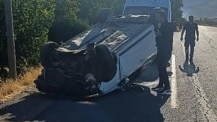 Elazığ'da otomobil takla attı: 3 yaralı