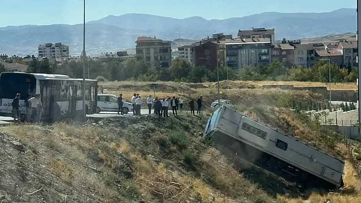 Elazığ'da park halindeki otobüs şarampole yuvarlandı