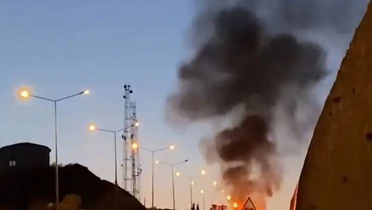 Elazığ'da seyir halindeki otomobil yandı