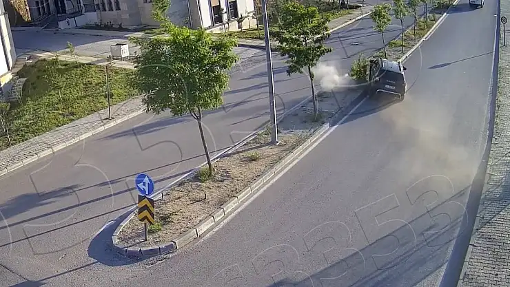 Elazığ'da trafik kazası kameralara yansıdı