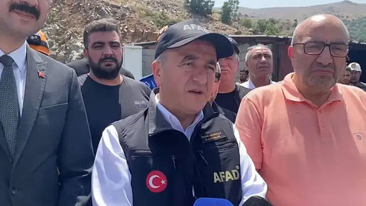 Elazığ Valisi Hatipoğlu: 'Göçükte 1 işçimiz kaldı, 80 kişilik ekip kurtarma çalışmalarını sürdürüyor'