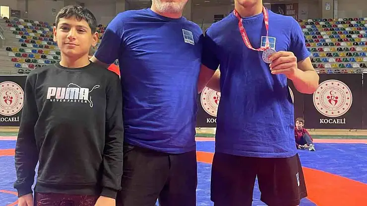 Elazığlı güreşçi milli takım kampında