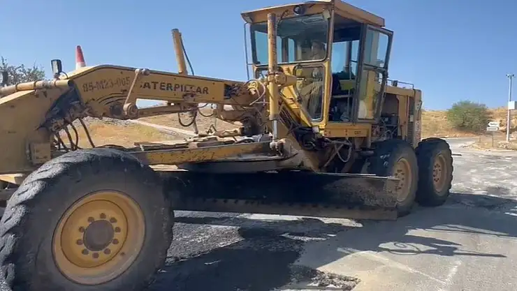 En genç kadın muhtar greyderin başına geçti, yolları asfaltladı