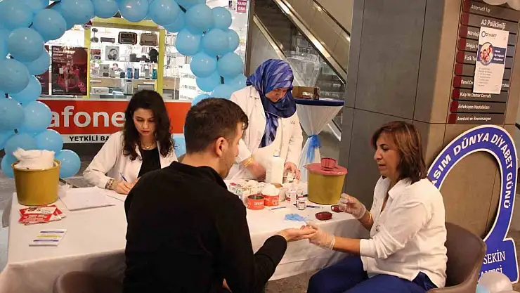 Fethi Sekin Şehir Hastanesi'nden diyabet konusunda bilgilendirme çalışması