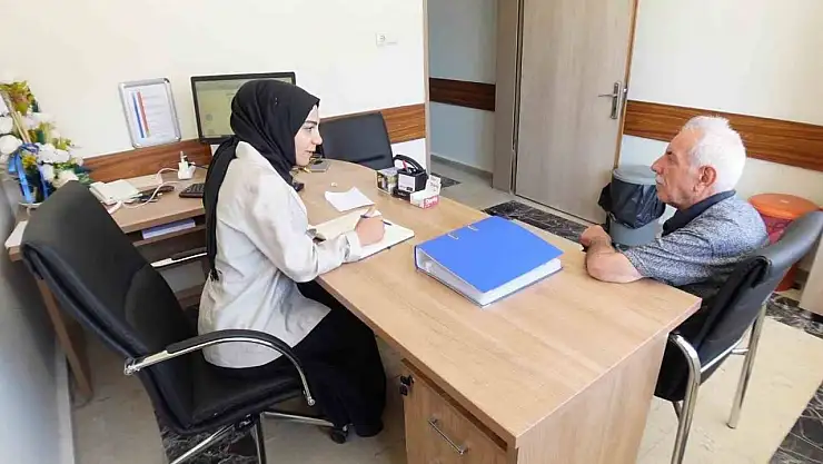 Fırat Üniversitesi Tıp Fakültesi'nden Dr. Tuncer: 'Vatandaşlarımıza sigarayı bırakma sürecinde destek oluyoruz'