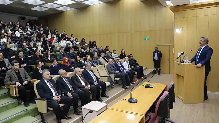 FÜ'de 'Atatürk'ün İleri Görüşlülüğü' konferansı