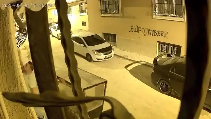 Hırsızlık yapmaya kalıştı, alarmın çalmasıyla böyle kaçtı