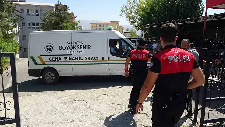 İş makinesinin altında kalan operatör hayatını kaybetti