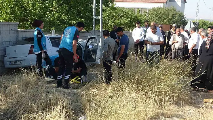 Kontrolden çıkan araç bahçe duvarına çarptı, anne ile 3 çocuğu yaralandı