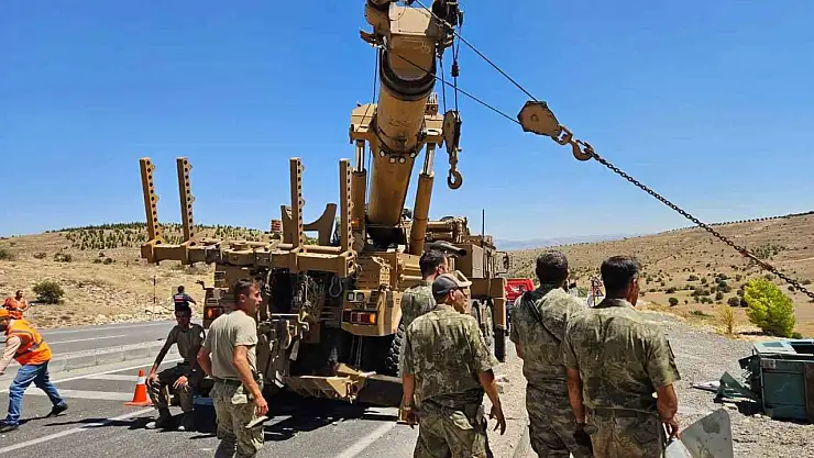 Malatya'da askeri araç devrildi: 2 asker yaralandı